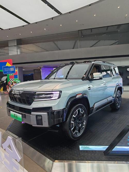 成都233比亚迪方程豹硬派越野的爆款，英菲尼迪35周年与你共成长